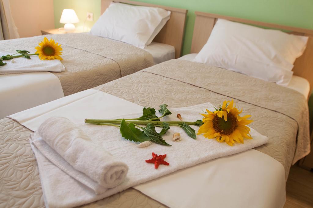 Kentrikon Suites Polikhronon Rum bild