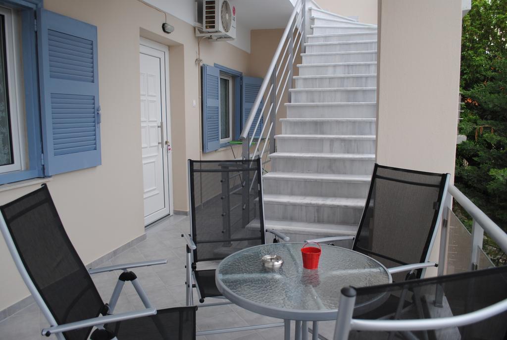 Kentrikon Suites Polikhronon Rum bild