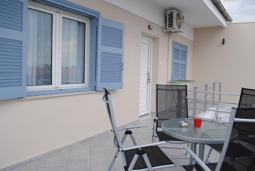 Kentrikon Suites Polikhronon Rum bild