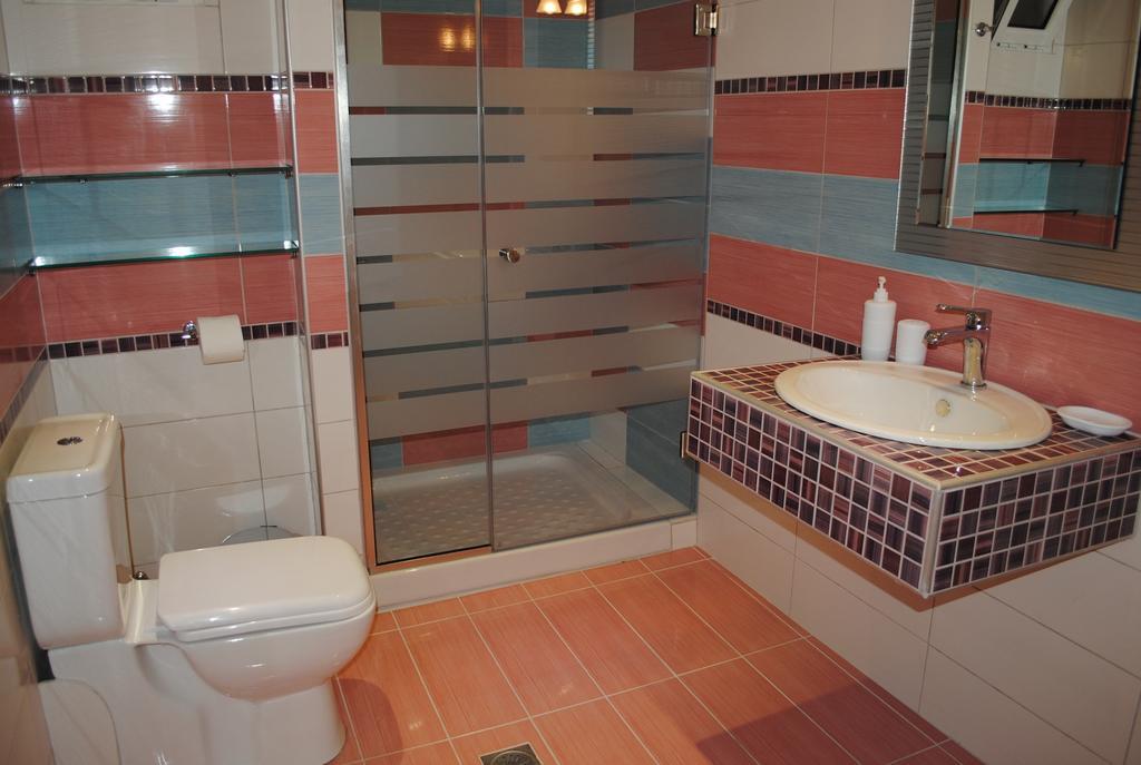 Kentrikon Suites Polikhronon Rum bild
